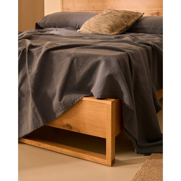 Natūralios spalvos iš ąžuolo masyvo dvigulė lova su lovos grotelėmis 180x200 cm Alguema – Kave Home-image-4