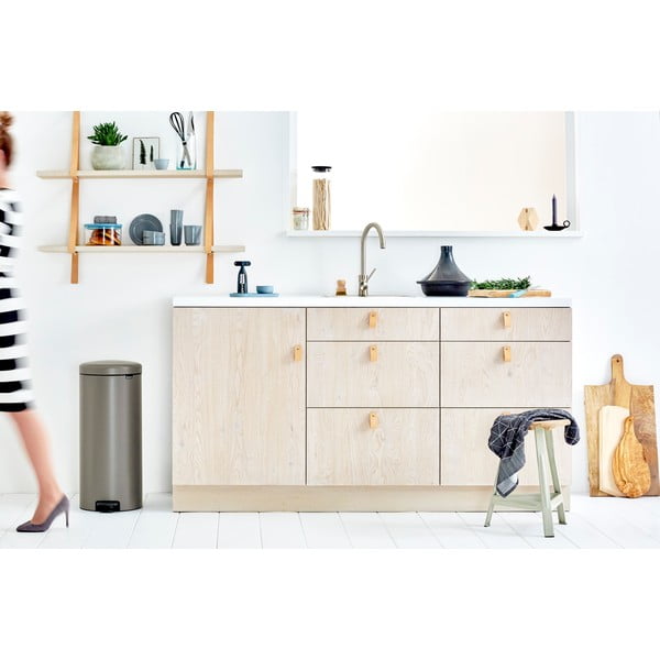 Iš plieno šiukšliadėžė pilkos spalvos su pedalu 30 l NewIcon – Brabantia-image-3