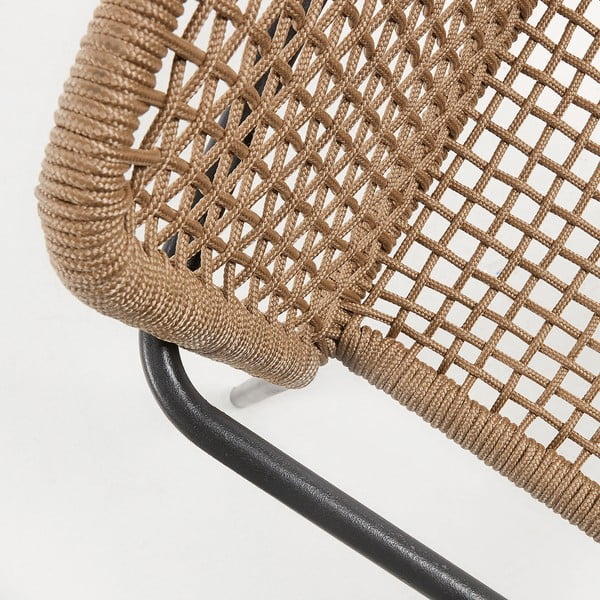 Smėlio spalvos sodo kėdė su plienine konstrukcija Kave Home Bomer-image-1