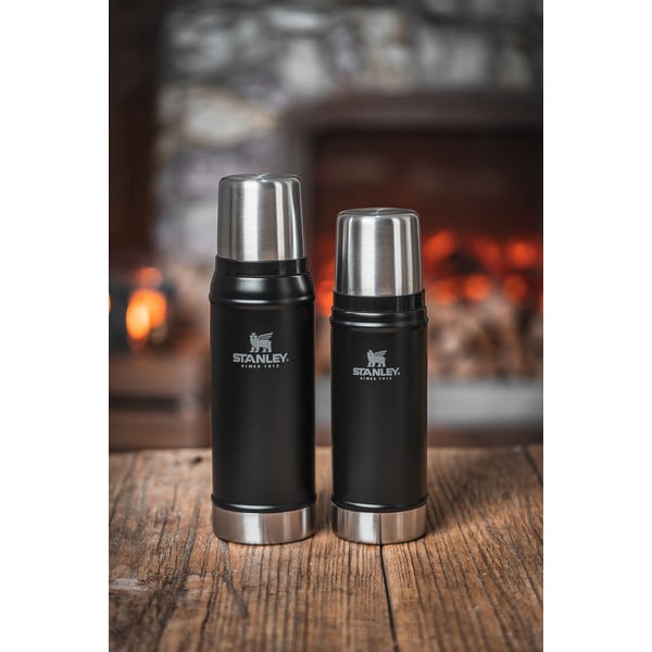 Juodos spalvos iš nerūdijančio plieno termosas 750 ml Legendary Classic Black – Stanley-image-1