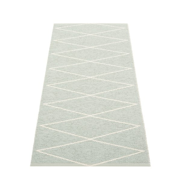 Šviesiai žalios spalvos lauko kilimas 70x160 cm Max Sage – Pappelina