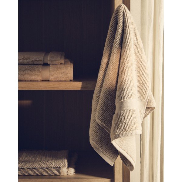 Smėlio spalvos iš frote audinio iš medvilnės rankšluostis 50x90 cm Olvira – Kave Home-image-2