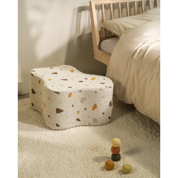 Baltos spalvos iš boucle/iš šenilinio audinio vaikiškas pufas Terrazzo Cloud – Wigiwama-image-3