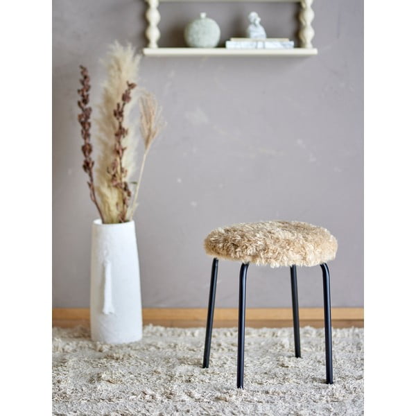Smėlio spalvos iš metalo galima dėti viena ant kitos taburetė Linard – Bloomingville-image-1