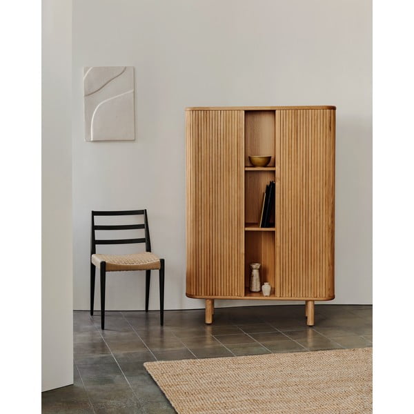 Natūralios spalvos spintelė iš uosio su stumdomomis durimis 110x160x40 cm Mailen – Kave Home-image-1