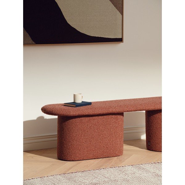 Raudonos plytų spalvos paminkštinto audinio suolas iš boucle Rull – noo.ma-image-3