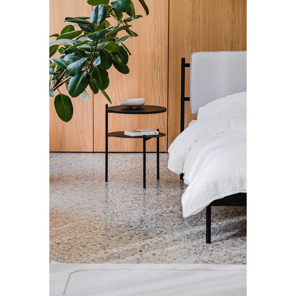 Juodos spalvos naktinis staliukas su ąžuolo dekoro stalviršiu Tu – noo.ma-image-2