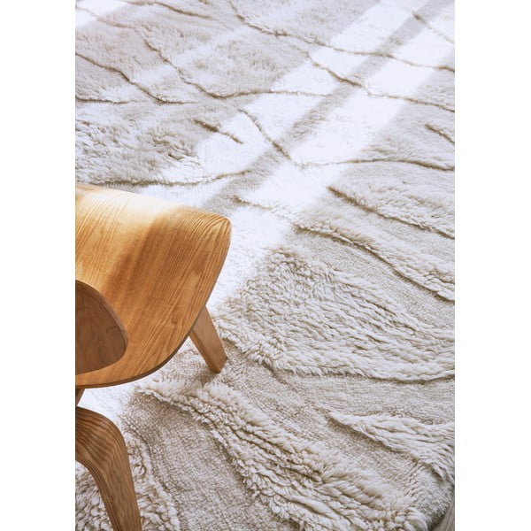 Skalbiamas/rankų darbo iš vilnos kilimas baltos spalvos 170x240 cm Enkang Ivory – Lorena Canals-image-1