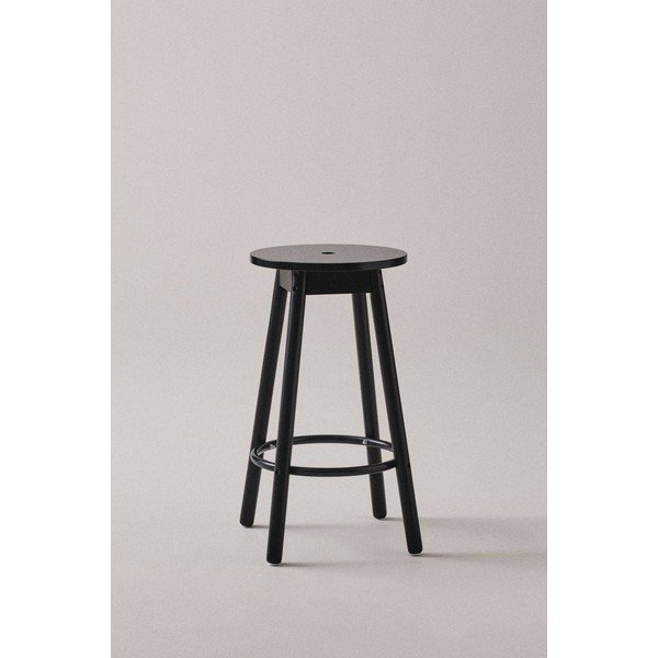 Juodos spalvos iš pušies masyvo baro taburetė (sėdynės aukštis 65 cm) Kinna – Jotex-image-1