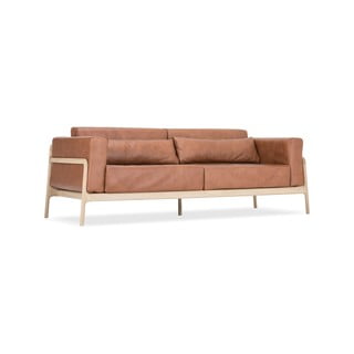 Ruda buivolo odos sofa su ąžuolo masyvo konstrukcija Gazzda Fawn, 210 cm