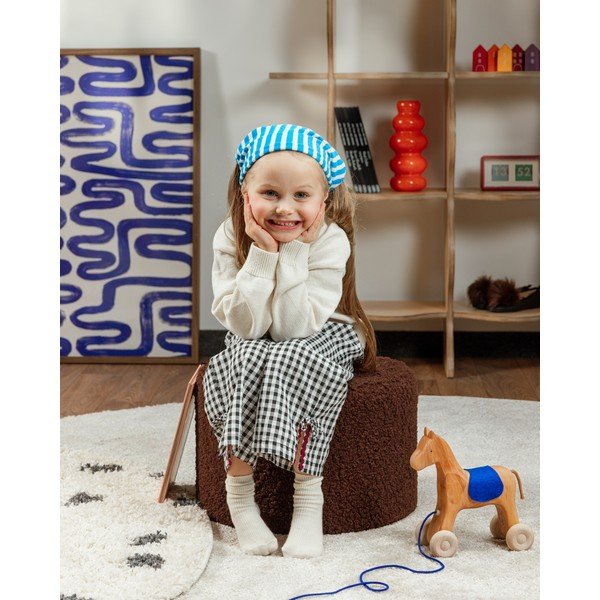 Tamsiai rudos spalvos vaikiškas pufas iš boucle Warm Hazel – Wigiwama-image-1