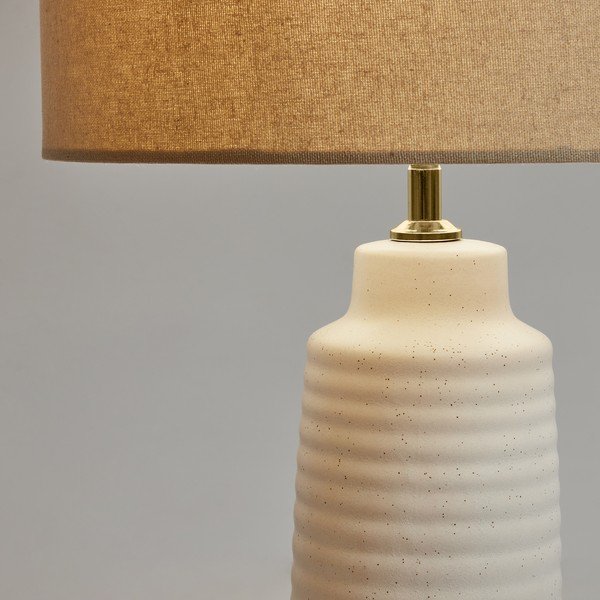 Baltos spalvos/smėlio spalvos iš keramikos stalinis šviestuvas (aukštis 58 cm) su tekstiliniu gaubtu Mijal – Kave Home-image-2