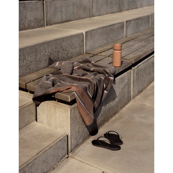 Rudos spalvos/smėlio spalvos iš medvilnės vonios rankšluostis 70x140 cm Sauna – Zone-image-4