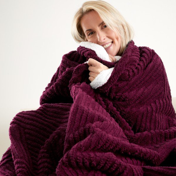 Tamsiai violetinės spalvos lovatiesė 230x220 cm Heat Buddy Super Thermal – Catherine Lansfield-image-2