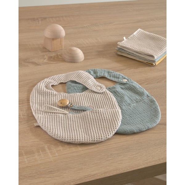 2 mėlynos ir smėlio spalvos medvilninių seilinukų rinkinys su kišene Kave Home Maren-image-3