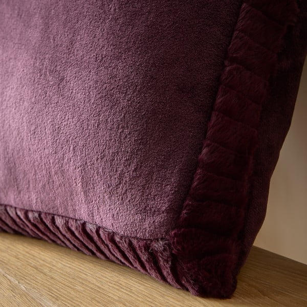 Iš mikropliušo dekoratyvinė pagalvėlė 55x55 cm Velvet and Faux Fur – Catherine Lansfield-image-2