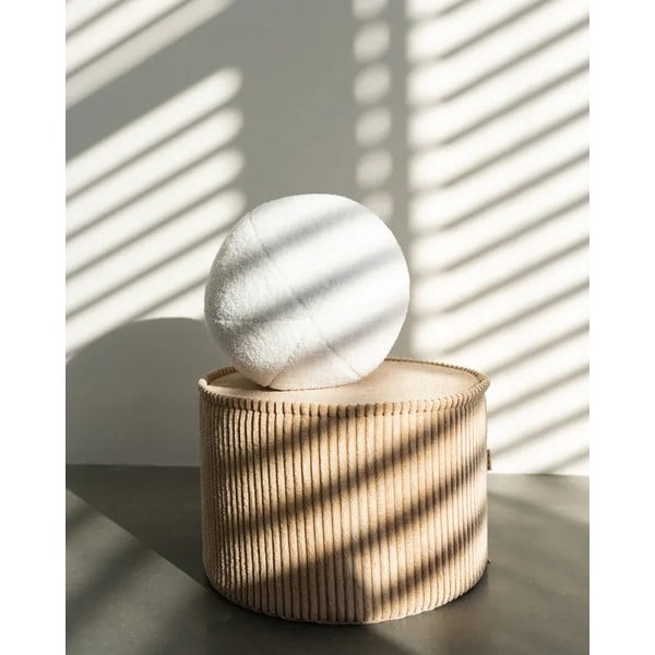 Kreminės spalvos iš boucle vaikiška sofos pagalvėlė Ball – Wigiwama-image-4