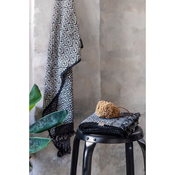 Juodos ir baltos spalvos iš medvilnės rankšluostis 50x95 cm Morocco – Mette Ditmer Denmark-image-1