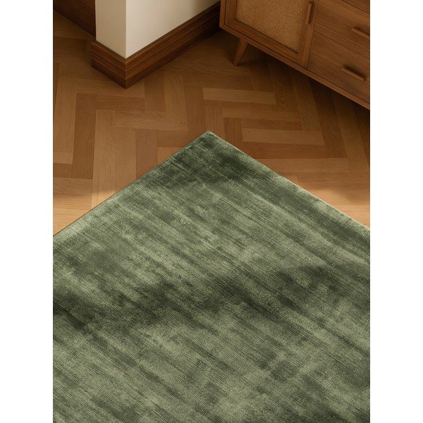 Rankų darbo žalios spalvos iš viskozės kilimas 80x150 cm Noemi – Vikosa-image-3