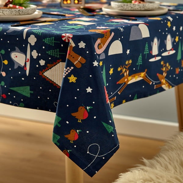 Medvilninė staltiesė su Kalėdų motyvu 137x178 cm Santa's Christmas Wonderland - Catherine Lansfield