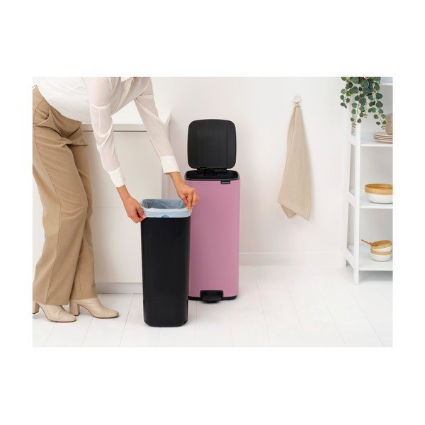Rožinės spalvos iš plieno šiukšliadėžė su pedalu 30 l Bo – Brabantia-image-2