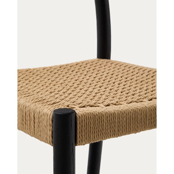 Juodos spalvos/natūralios spalvos iš ąžuolo masyvo baro taburetė (sėdynės aukštis 65 cm) Yalia – Kave Home-image-2