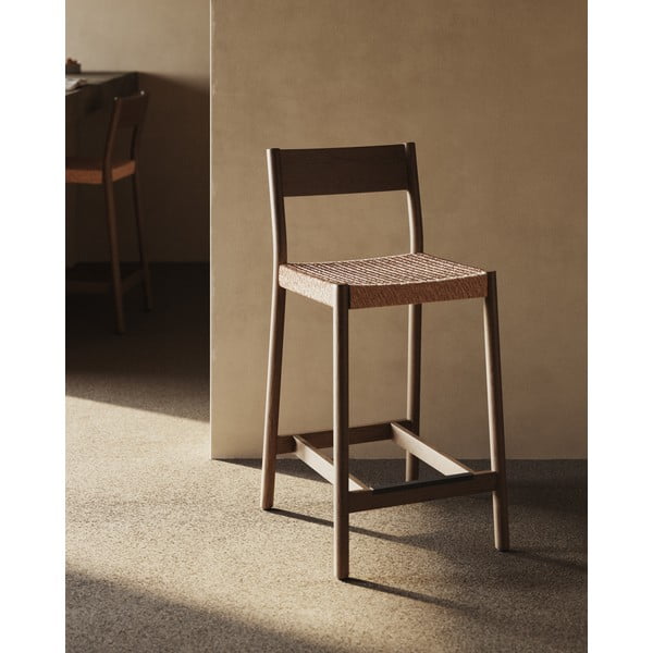 Rudos spalvos/natūralios spalvos iš ąžuolo masyvo baro taburetė (sėdynės aukštis 65 cm) Yalia – Kave Home-image-1
