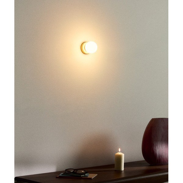 Baltos spalvos/auksinės spalvos iš metalo sieninė lempa ø 8 cm Brisia – Kave Home-image-3