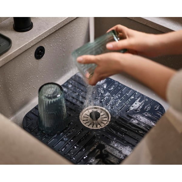 Neslystantis kilimėlis praustuvei 30x30 cm SinkShield – Joseph Joseph-image-1