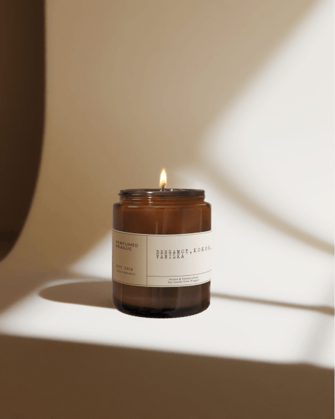 Aromatinė žvakė iš sojų vaško degimo laikas 40 h #32 Bergamot, Coconut, Vanilla – Perfumed Prague-image-3