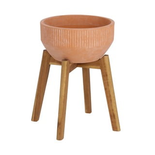 Terakotos spalvos vazonas ant medinio stovo Kave Home Suba, aukštis 40 cm