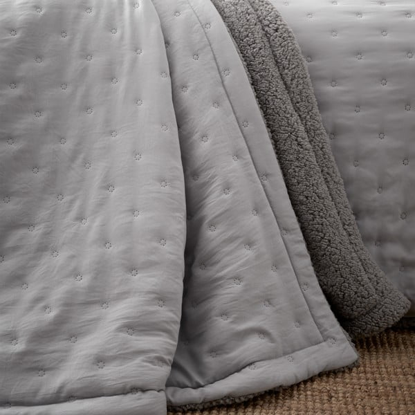 Iš sherpa vilnos dygsniuota lovatiesė pilkos spalvos 220x230 cm Cosy Nori – Catherine Lansfield-image-2