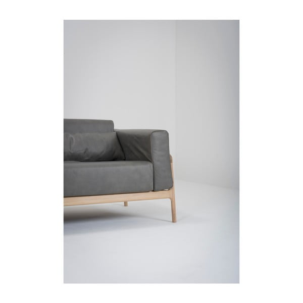 Tamsiai pilka buivolo odos sofa su ąžuolo masyvo konstrukcija Gazzda Fawn, 210 cm-image-4