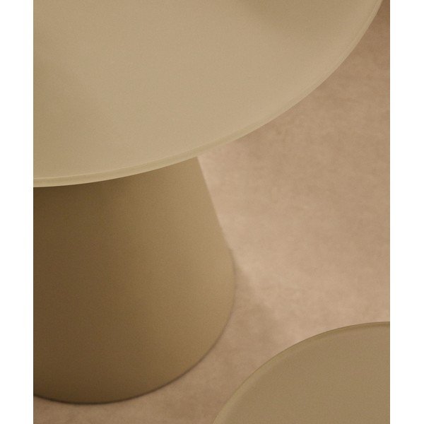 Apvalios formos šoninis stalas su stikliniu stalviršiu ø 50 cm Wilshire – Kave Home-image-2
