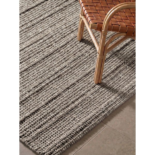 Rankų darbo pilkos spalvos iš vilnos kilimas 80x150 cm Camden Parker – Ted Baker-image-2
