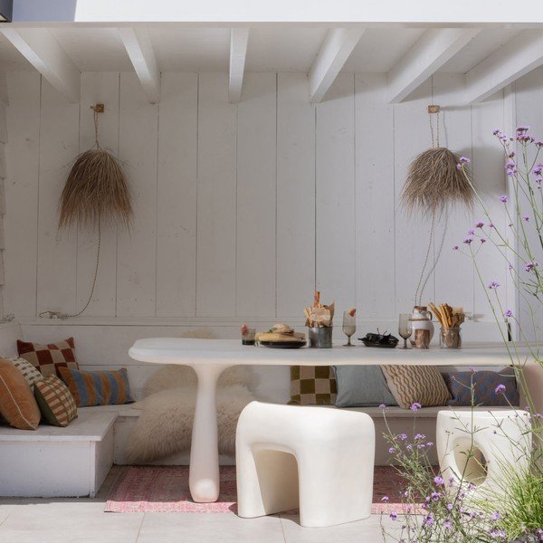 Dramblio kaulo spalvos plastikinė sodo kėdė Nivo – WOOOD-image-4