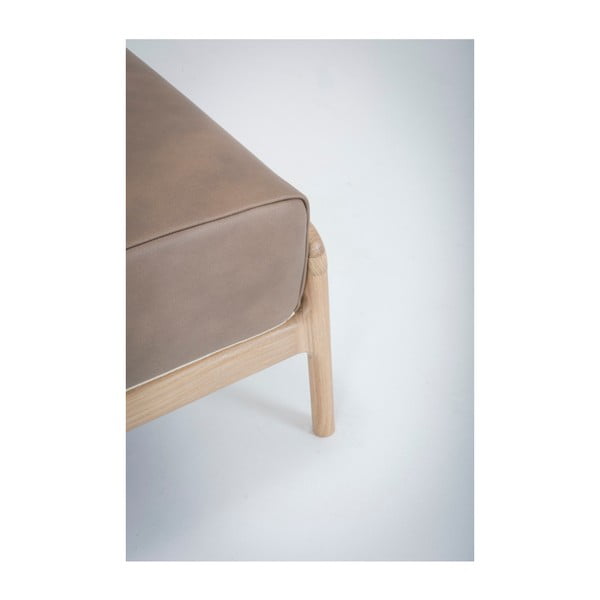 Šviesiai rudos spalvos buivolo odos pakoja su ąžuolo masyvo konstrukcija Gazzda Fawn-image-3