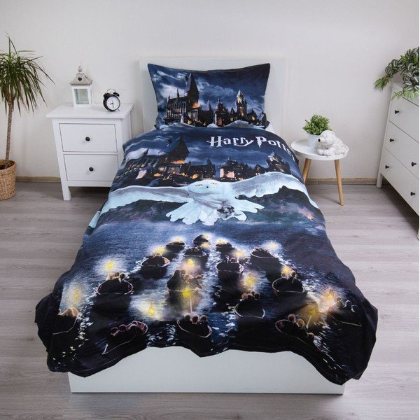 Tamsiai mėlynos spalvos/pilkos spalvos iš mikropluošto viengulė vaikiška patalynė 140x200 cm Harry Potter "Hogwarts Night" – Jerry Fabrics-image-1