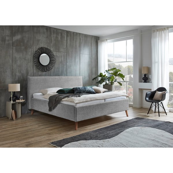 Šviesiai pilkos spalvos dvigulė lova audiniu dengta su sandėliavimo vieta su lovos grotelėmis 160x200 cm Riva – Meise Möbel-image-1