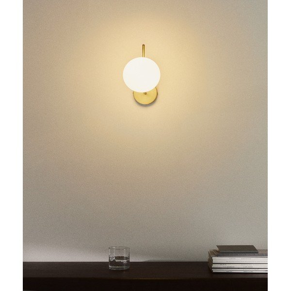 Baltos spalvos/auksinės spalvos iš metalo sieninė lempa ø 15 cm Brisia – Kave Home-image-1