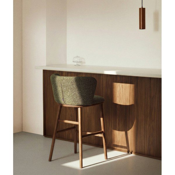 Tamsiai žalios spalvos iš audinio baro taburetė (sėdynės aukštis 65 cm) Ciselia – Kave Home-image-1