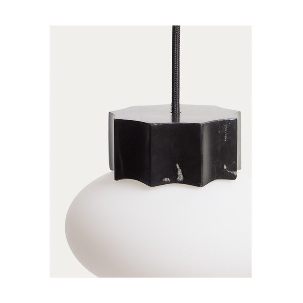 Baltos spalvos/juodos spalvos iš metalo kabantis šviestuvas ø 15 cm su stiklo gaubtu Idela – Kave Home-image-3