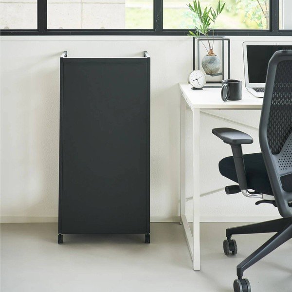 Juodos spalvos iš metalo lentyna ant ratukų 42x84,5x32 cm Tower – YAMAZAKI-image-2