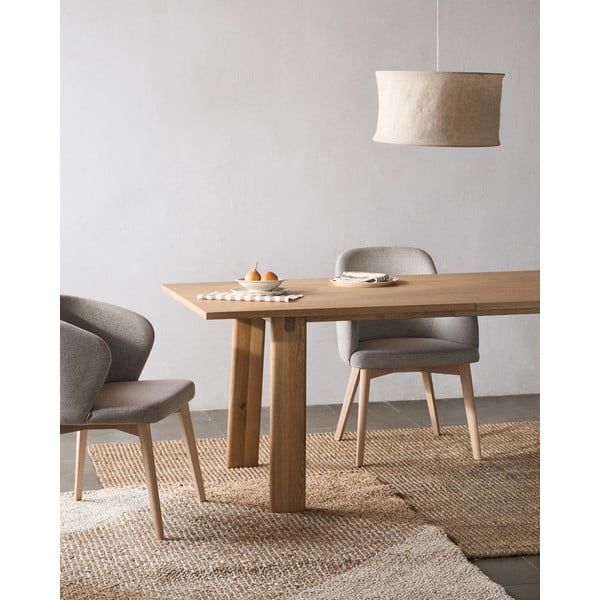 Smėlio spalvos iš audinio valgomojo kėdė su porankiais Nelida – Kave Home-image-2