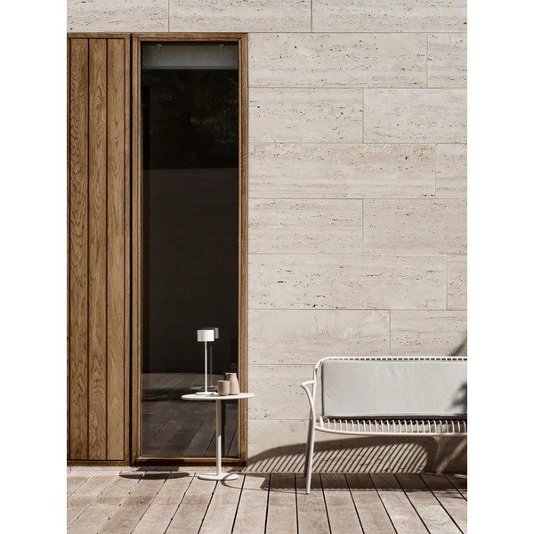 Šviesiai pilkos spalvos metalinis sodo suoliukas Yua Wire – Blomus-image-4