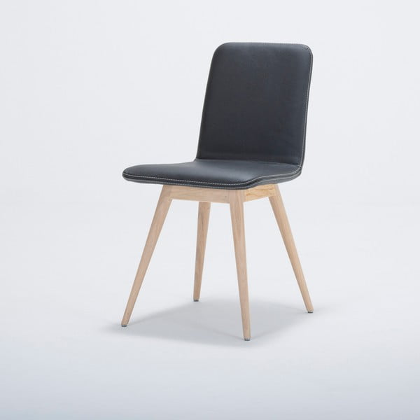 Valgomojo kėdė, pagaminta iš ąžuolo masyvo su juodos odos "Gazzda Ena" sėdyne