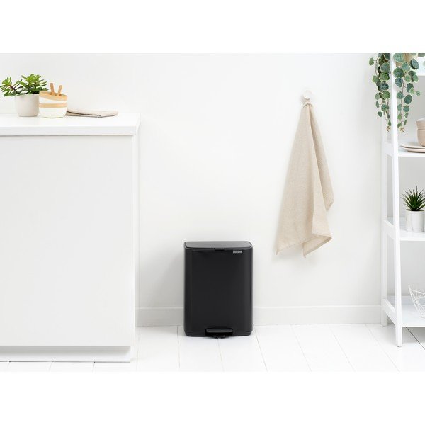 Matinės juodos spalvos šiukšliadėžė iš plieno su pedalu 12 l Bo – Brabantia-image-1