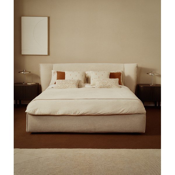 Smėlio spalvos iš šenilino dvigulė lova audiniu dengta su sandėliavimo vieta su lovos grotelėmis 160x200 cm Arvian – Kave Home-image-1