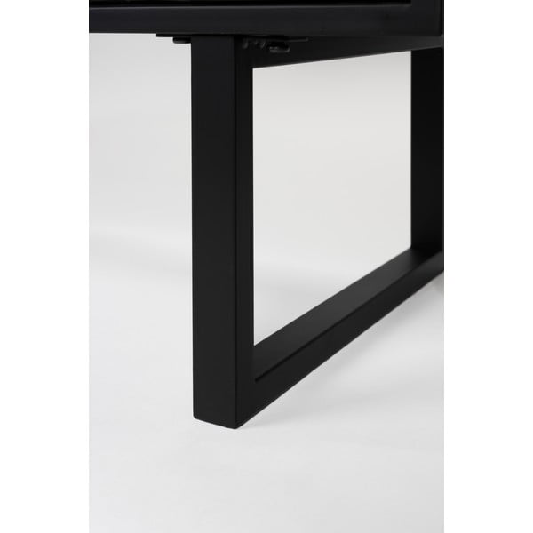 Iš pušies masyvo žema šoninė spintelė juodos spalvos 135x90 cm Linc – White Label-image-1