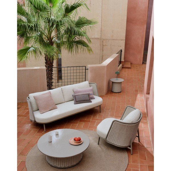 Smėlio spalvos/taupe spalvos iš audinio sodo sofa Sedalis – Kave Home-image-2